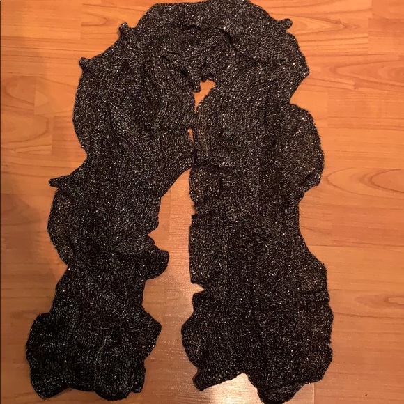 Stylish Ruffle Scarf - Picture 2 of 2
